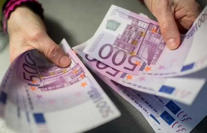 Нацбанк спростив для українців порядок ввезення іноземної валюти готівкою