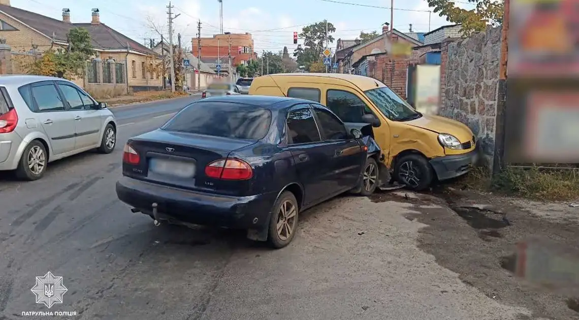 У Кpопивницькому зіткнулися Renault та Daewoo (ФОТО) фото 1