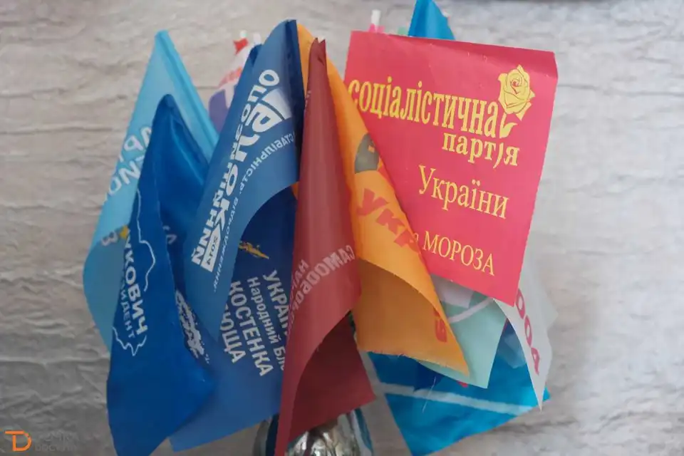 Від календариків до шапок: у Кропивницькому відкрили "Музей виборчого трешу" (ФОТО)