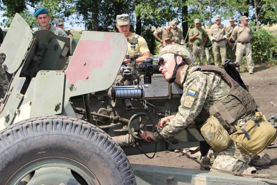 ООС: прицільні атаки росіян, кращі «Рапіри» ЗСУ та діряві танки «ЛДНР» (ФОТО, ВІДЕО)