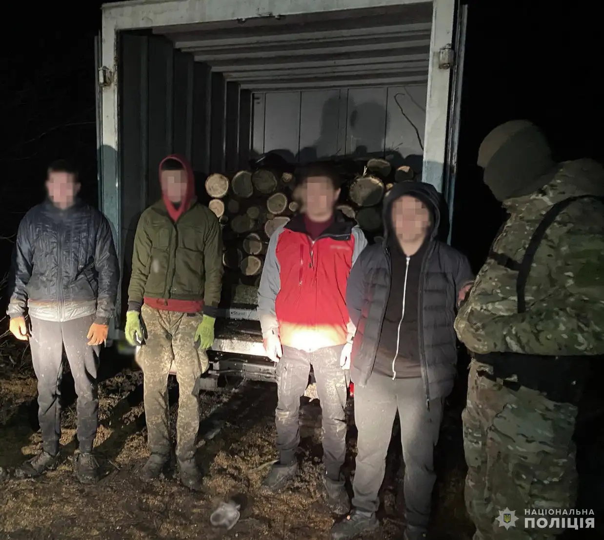 Збитків на понад мільйон гривень: п’ятьох жителів Кіровоградщини підозрюють у незаконній вирубці дерев (ФОТО) фото 1