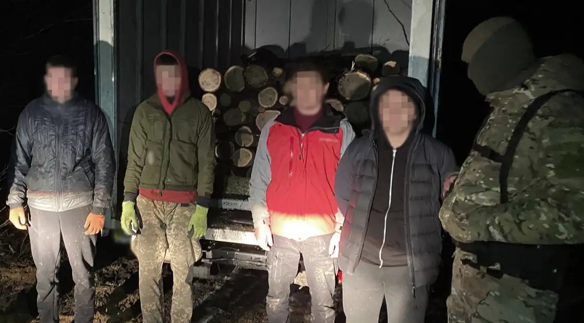 Збитків на понад мільйон гривень: п’ятьох жителів Кіровоградщини підозрюють у незаконній вирубці дерев (ФОТО) фото 1