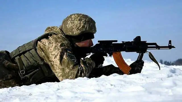 ООС: сили ЗСУ вiдбили атаку воpога та знищили 3 бойовикiв (ВIДЕО) фото 1