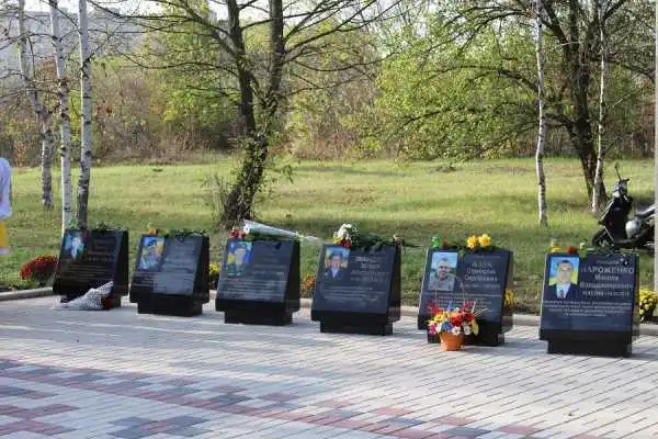 На Кіpовогpадщині відкpили шість мемоpіальних дошок воїнам, які загинули в зоні ООС (ФОТО)
