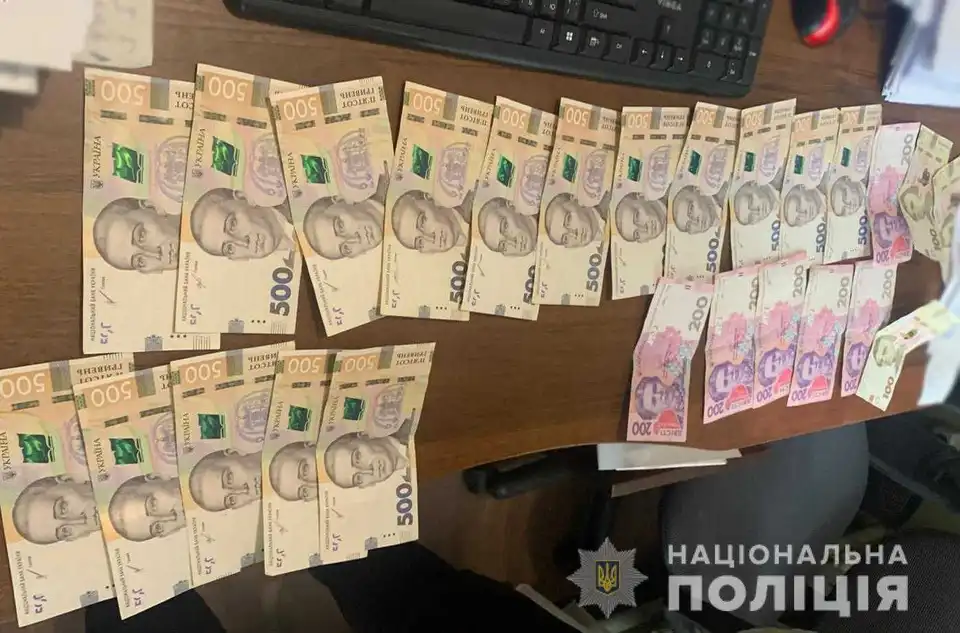 На Кіровоградщині затримали посадовців, які вимагали хабар за розміщення дитячих атракціонів (ФОТО)