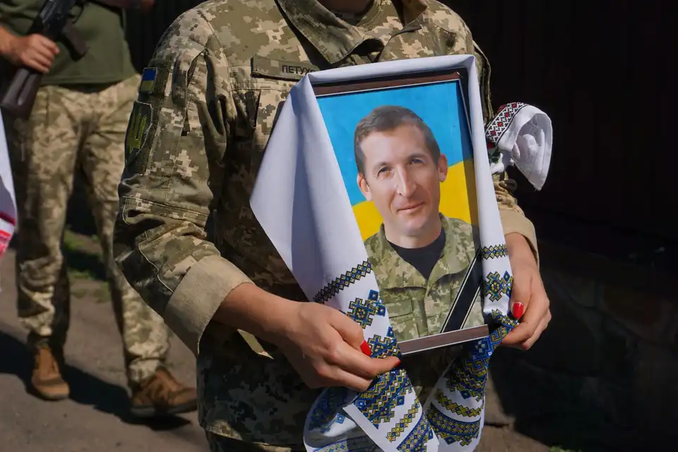попрощалися з військовим