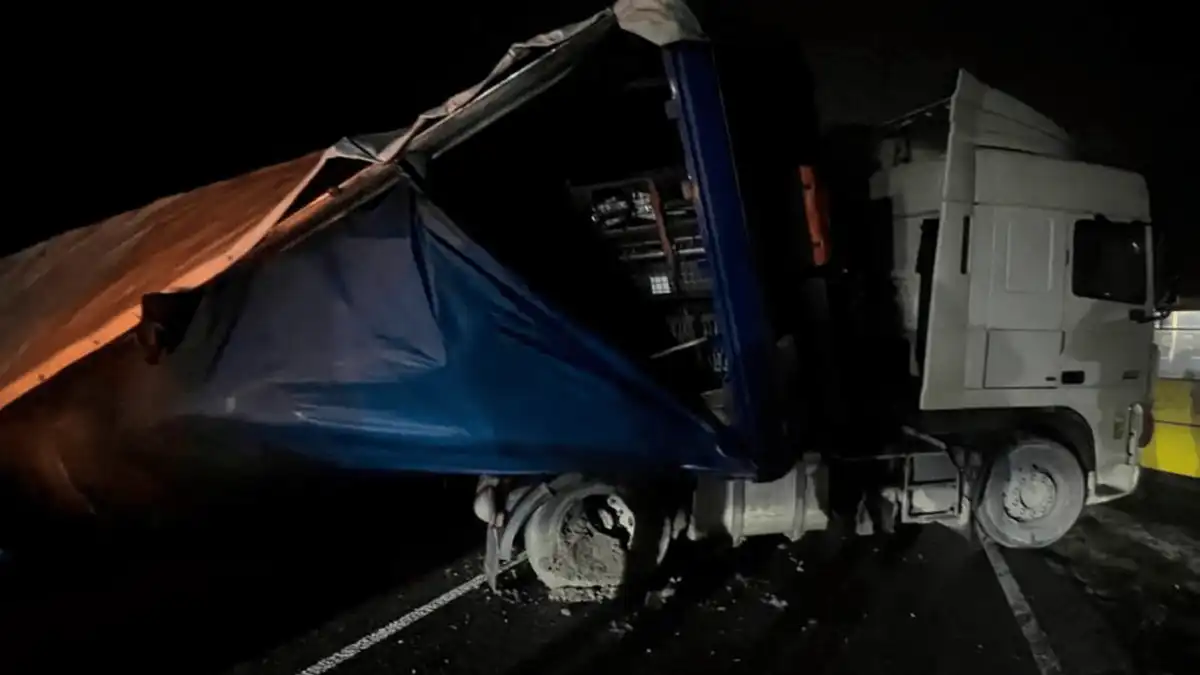 Перекинулася вантажівка біля села Веселе у Кіровоградській області