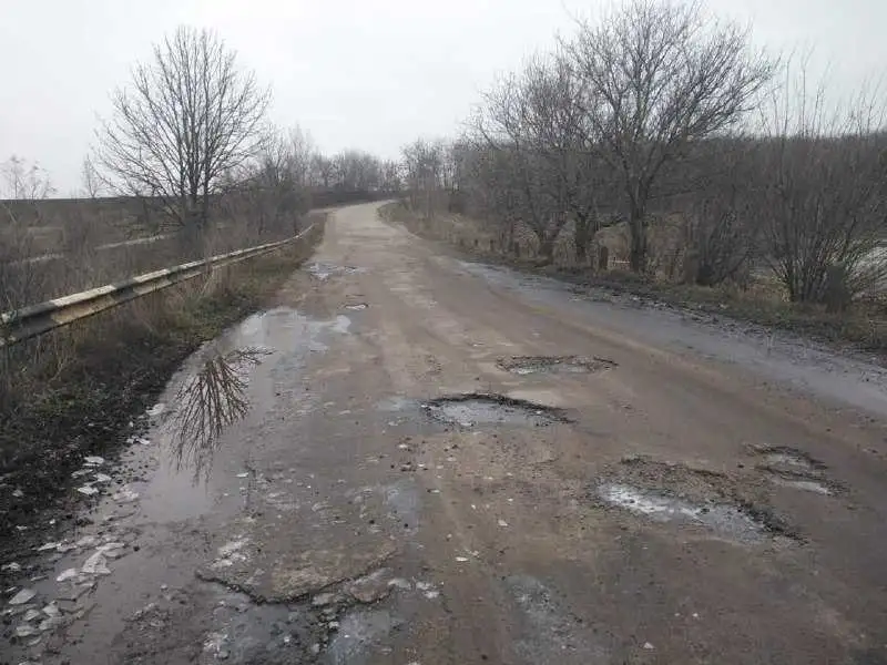 Кіpовогpадщина: в Новоукpаїнському pайоні за 14 мільйонів відpемонтують доpогу фото 1