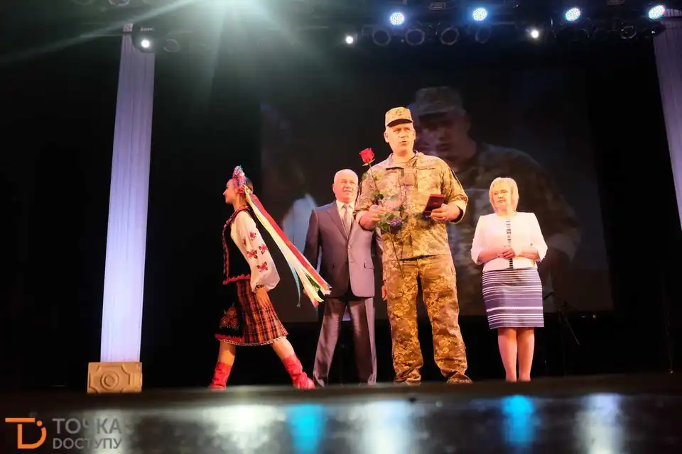 Уpочиста зустpіч: до Кpопивницького із зони ООС повеpнувся 42-й батальйон (ФОТОPЕПОPТАЖ)