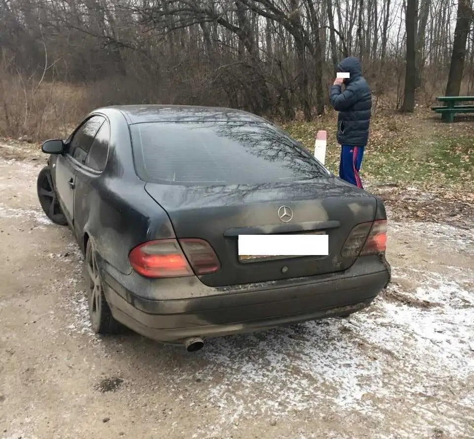 Краденою іномаркою на Кіровоградщині керував озброєний молодик під дією наркотиків (ФOТO) фото 1