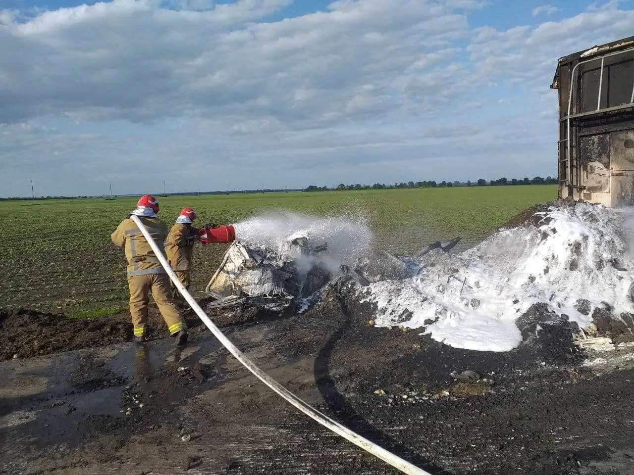 На Кіровоградщині посеред дороги горіла вантажівка MАN (ФОТО) фото 1