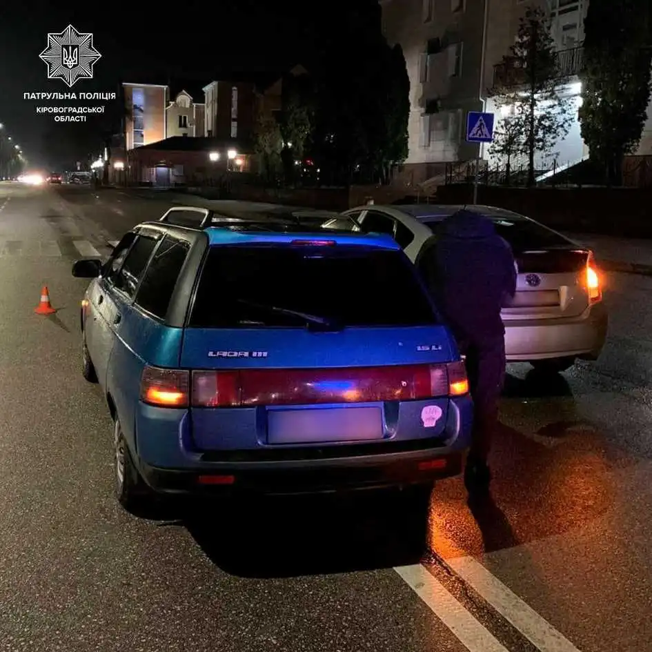 У Кропивницькому зіткнулися ВАЗ і Toyota Prius (ФОТО)