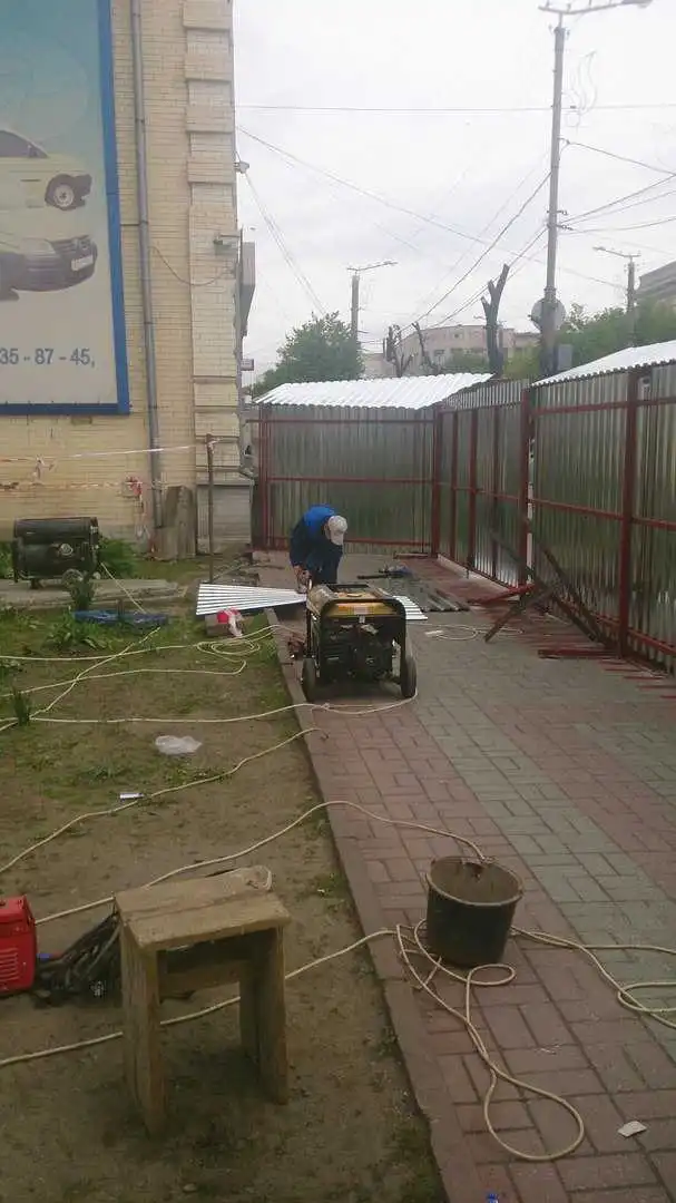 В "охоронній зоні" у центрі Кіровограда почали будувати черговий магазин, АТОшники погрожують демонтажем (ФОТО)