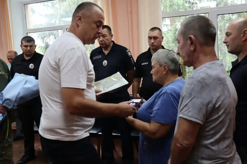 Посмертну нагороду сина передали батькам загиблого захисника з Онуфріївки