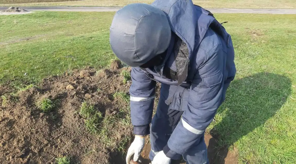 На Кіровоградщині сапери підірвали 26 вибухонебезпечних предметів (ФОТО) фото 1