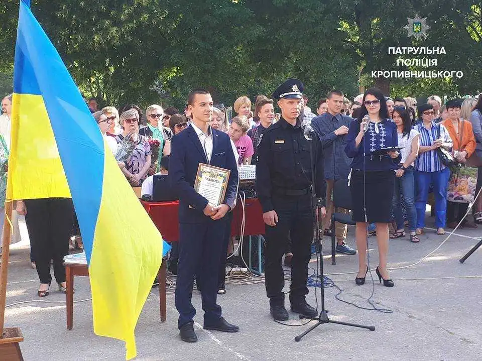 У Кропивницькому нагородили учнів, які скрутили 31-річного грабіжника (ФОТО)