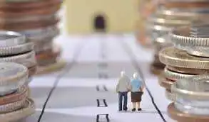Податки, стаж та розміри виплат: що дасть українцям «осучаснення» пенсій