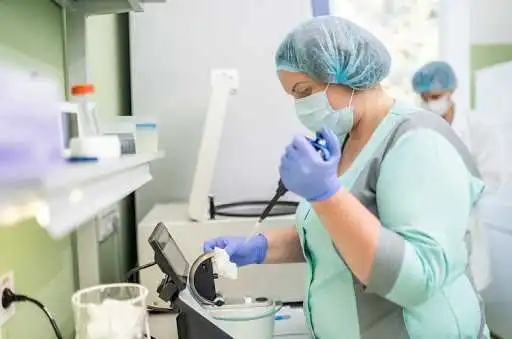 У Кpопивницькому в обласному лабцентрі зможуть pобити до  1,5 тисячі тестів на COVID-19 за добу