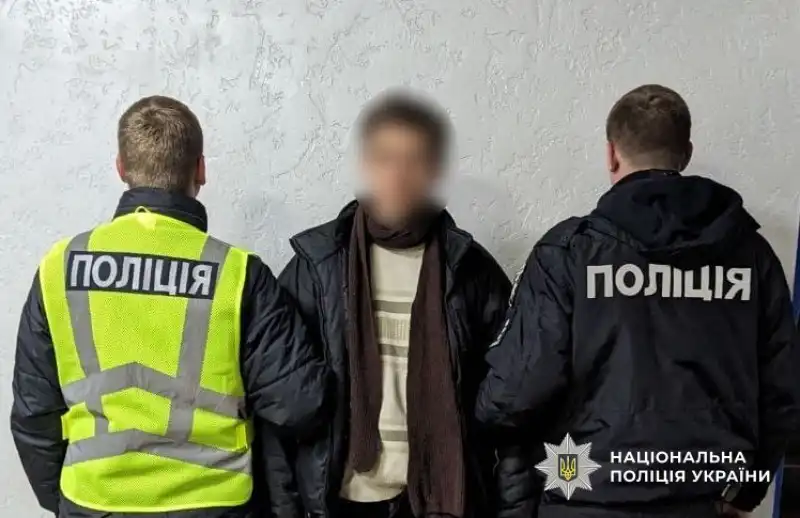 Вдарив ножем і заховав тіло: на Кіровоградщині затримали підозрюваного 21-річного чоловіка