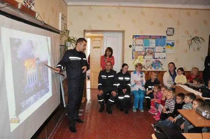 У Кіровоградському районі рятувальники провели для школярів урок безпеки (ФОТО) фото 1