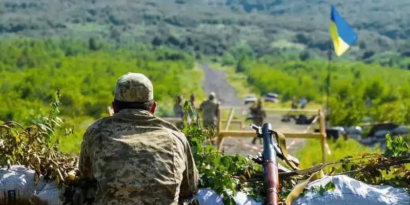 ООС: бойовики відкрили вогонь з безпілотника, український боєць поранений фото 1