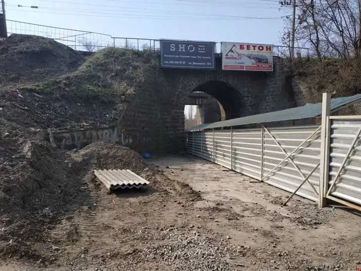 Будівництво арки в Кропивницькому: влада веде перемовини із "Укрзалізницею"