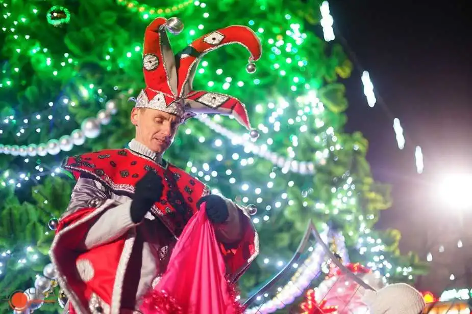 Воєнний стан, новий курс долара й додаткові вихідні: що чекати українцям у грудні