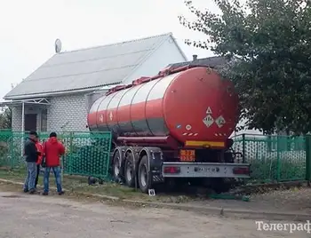 Кіровоградець на бензовозі в'їхав у дитячу спальню в Кременчуці фото 1