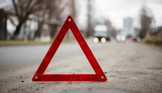 На Кіровоградщині п’яний водій врізався в дерево (ФОТО)