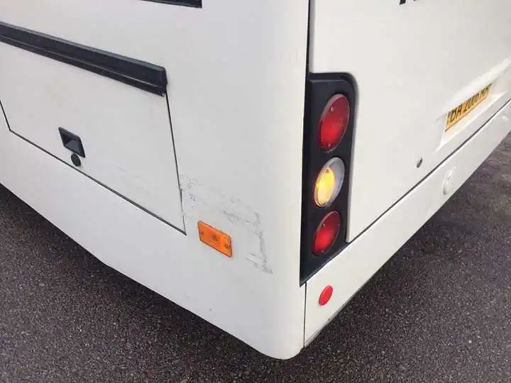 У Кропивницькому виявили, хто на іномарці врізався в автобус і втік з місця ДТП (ФОТО)