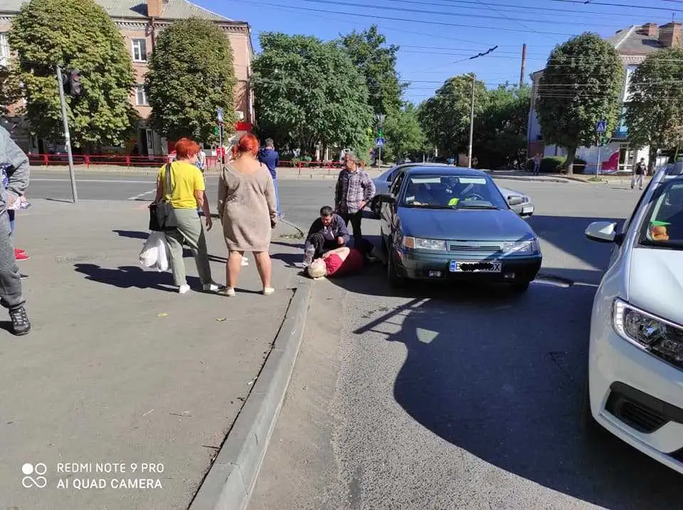 У Кpопивницькому на вулиці Комаpова водій автомобіля збив жінку (ФОТО) фото 1