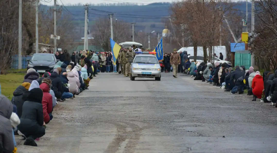 В громаді на Кіровоградщині провели в останню путь 45-річного захисника (ФОТО) фото 1