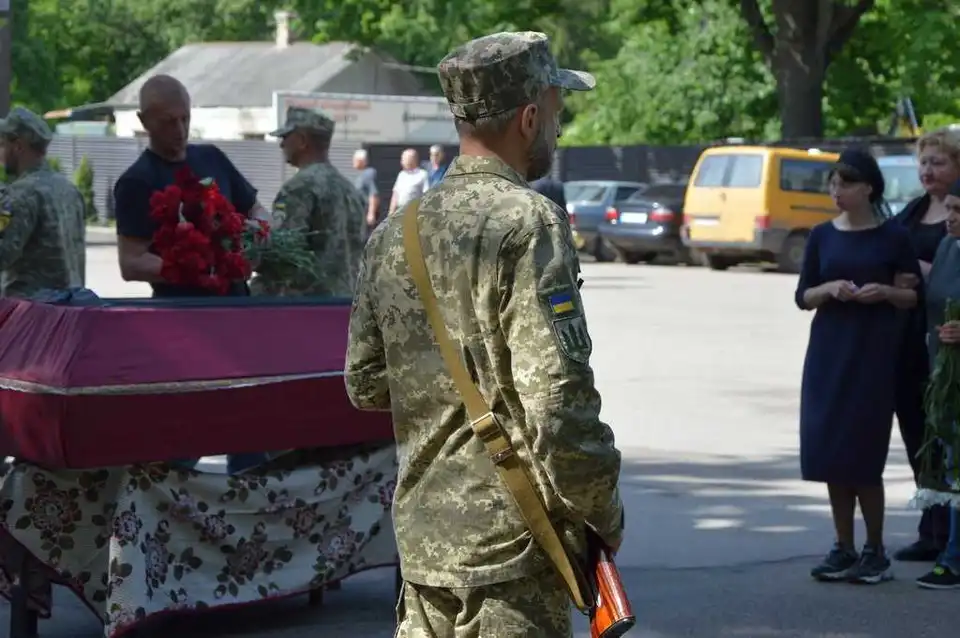 У Кропивницькому попрощалися з загиблим у бою з російськими окупантами військовим (ФОТО)