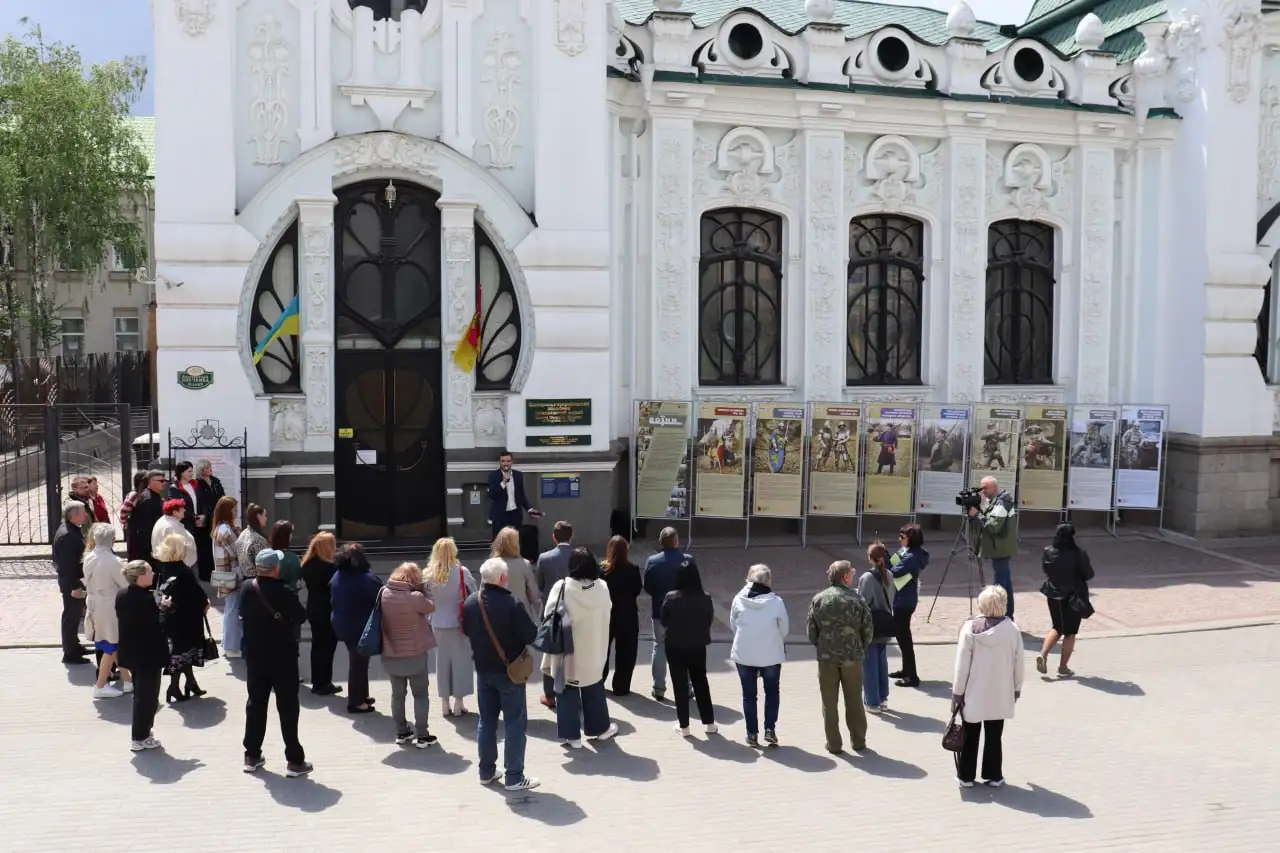 виставка біля краєзнавчого музею