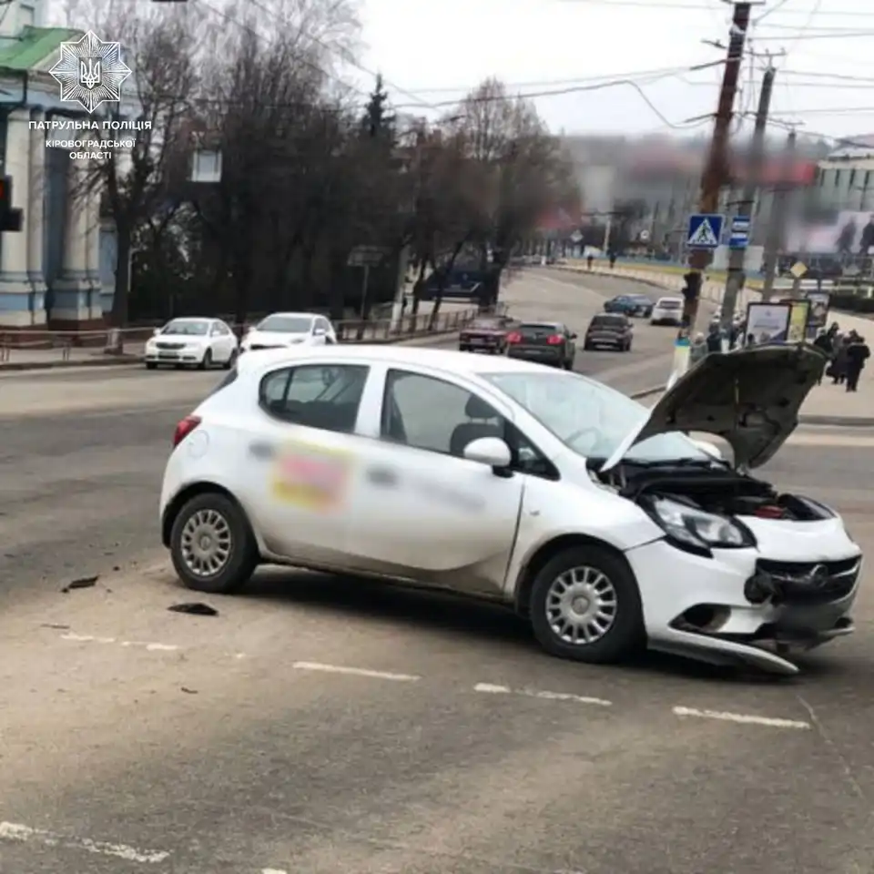 У Кропивницькому на перехресті сталася ДТП (ФОТО)