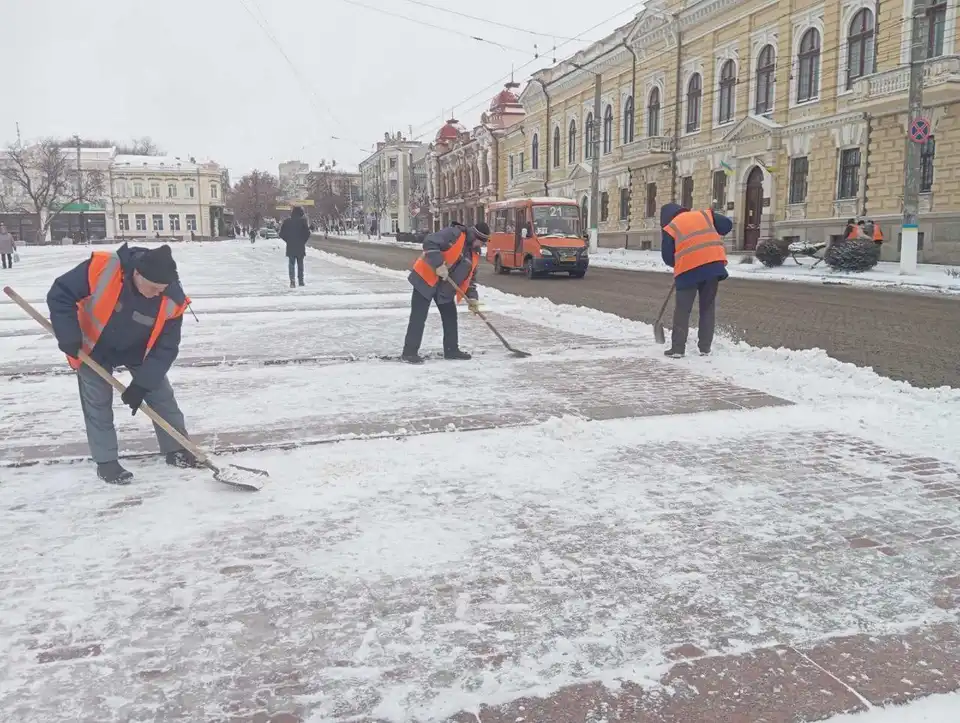 як  у Кропивницькому прибирають сніг
