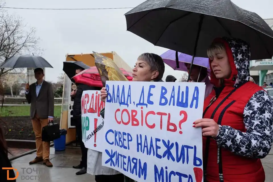 У Кропивницькому активісти пікетували новозбудований "кавовий" МАФ на Набережній (ФОТО) фото 1