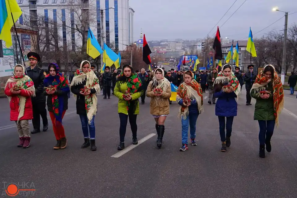 У Кропивницькому вшанували пам'ять жертв Голодомору (ФОТОРЕПОРТАЖ) фото 1