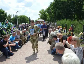 У Кропивницькому попрощалися з Героєм АТО, що під час обстрілів накрив собою доньку (ФОТО) фото 1