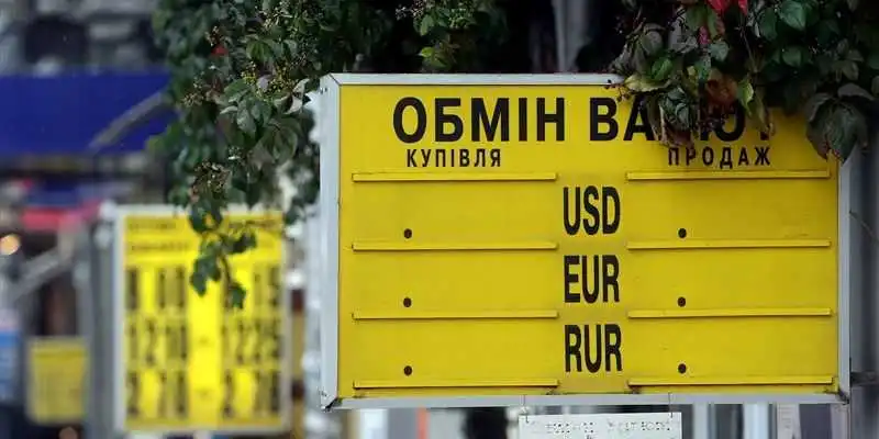 Експерт розповів, що чекає на українську гривню влітку фото 1