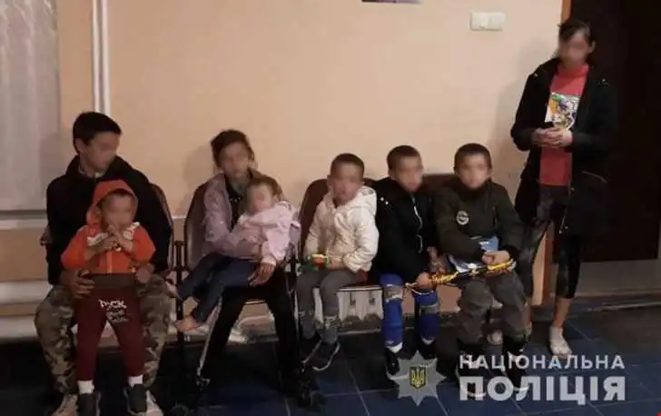 Кропивницький: мати забрала з лікарні 6 дітей, яких раніше залишила на два тижні в холодній хаті