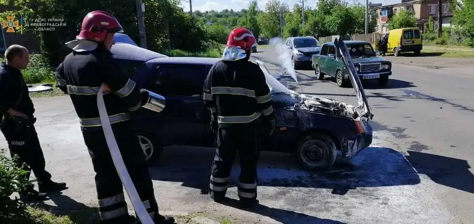 На Кіровоградщині горіла автівка (ФОТО)
