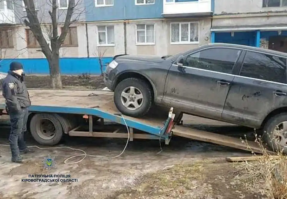 У Кропивницькому через аліментні борги в чоловіка відібрали позашляховик (ФОТО)