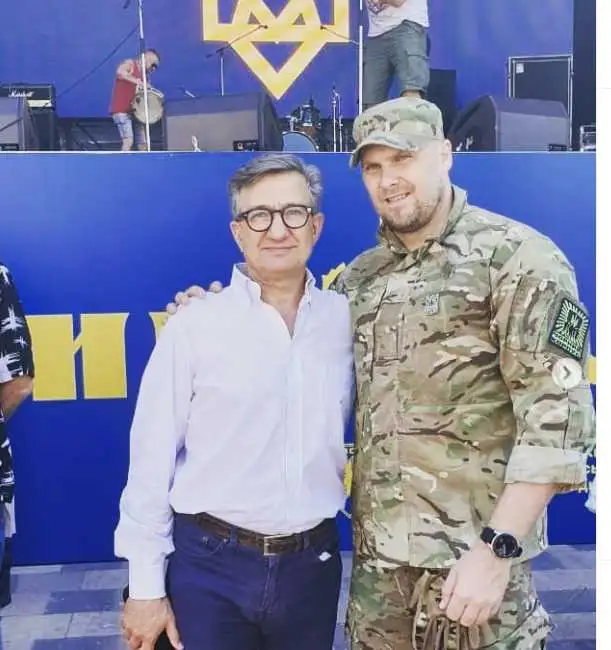 Штучний скандал: бійці «Азова» стали на захист Тарути фото 1