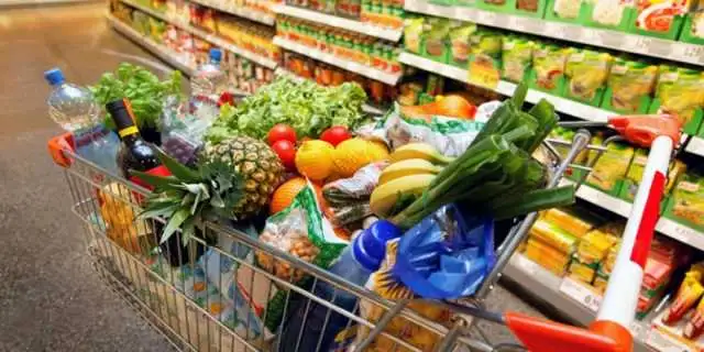В Україні «подешевшають» імпортні продукти харчування фото 1