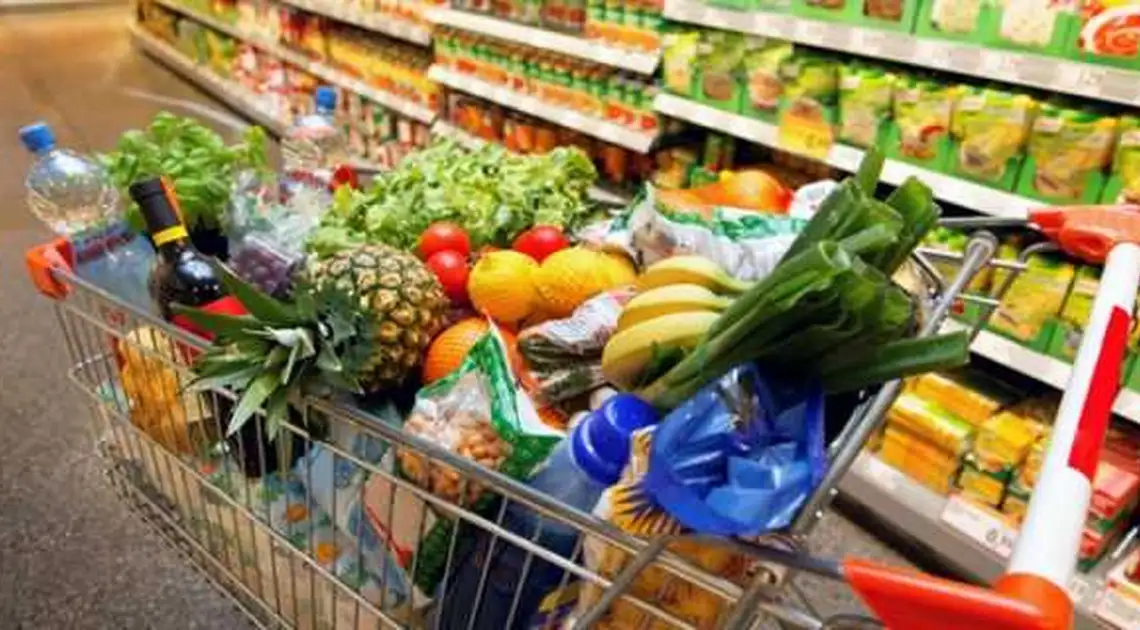 В Україні «подешевшають» імпортні продукти харчування фото 1