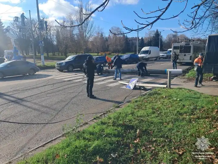 перекрили рух на проспекті Університетський у Кропивницькому: там сталася ДТП