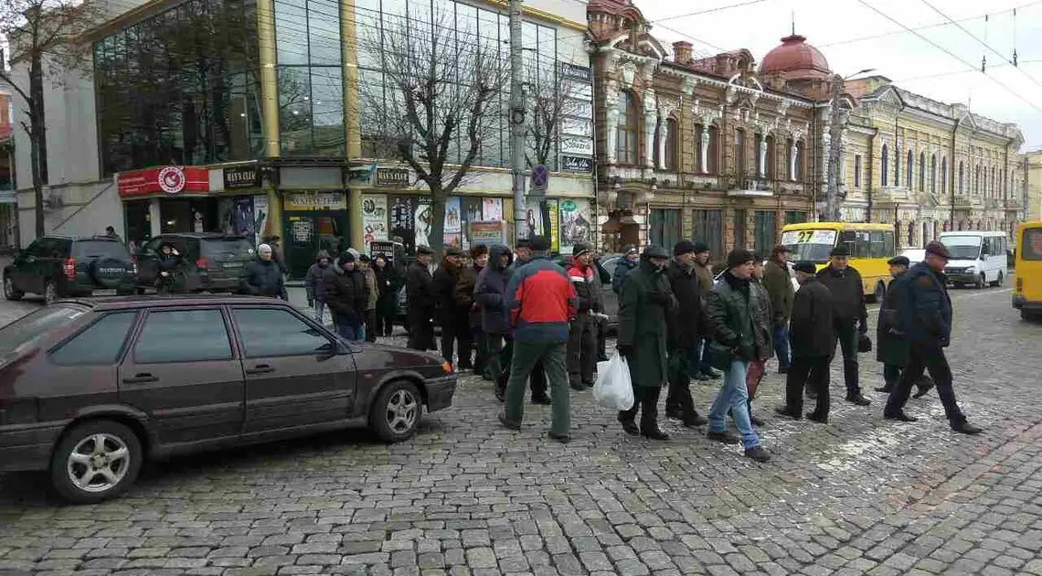 Пенсіонери МВС у Кропивницькому перекрили центральну вулицю міста (ФОТО) фото 1