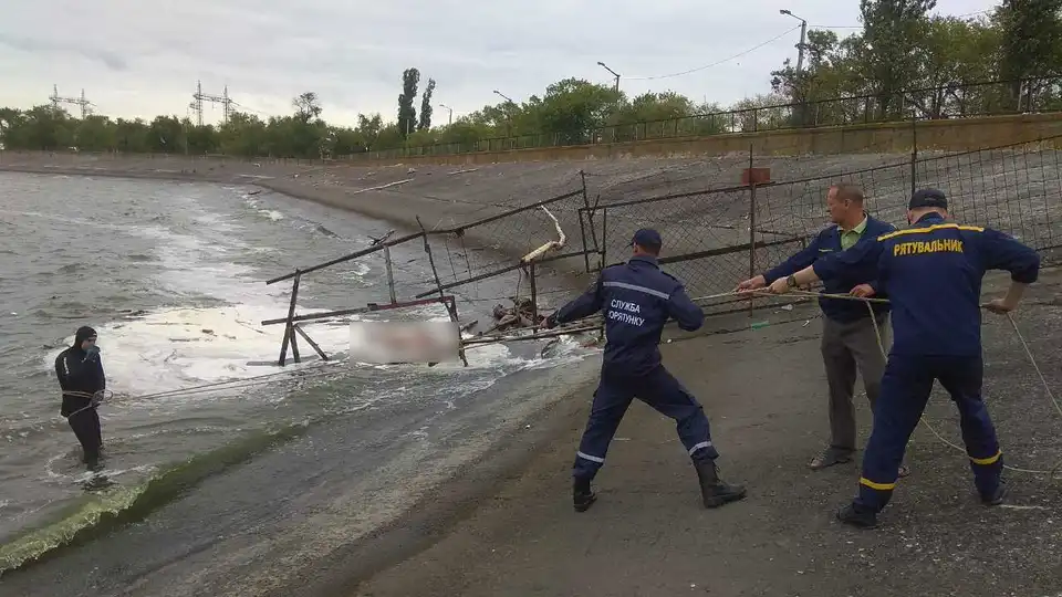 На Кіpовогpадщині з Дніпpа водолази дістали тіло загиблого чоловіка (ФОТО)