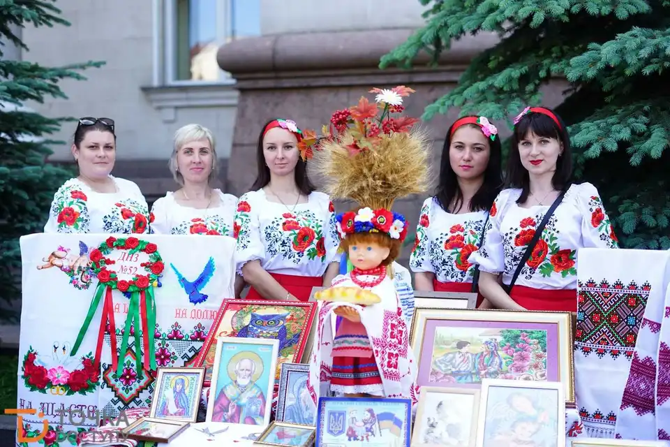 «Вінок єдності» у Кропивницькому: діти створять новий символ України (ФОТО) фото 31